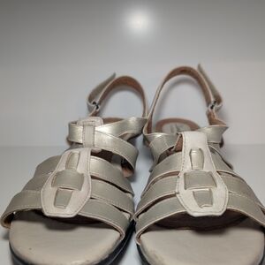 Clarks Artisan Women's Sandals in Cream and Tan Sz 7
